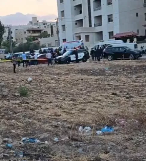 العثور على جثة داخل مركبة جنوب إربد.. وآثار رصاص تستنفر الأجهزة الأمنية