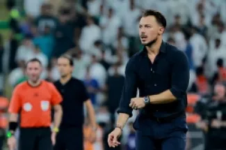 المدرب الألماني ماتياس يايسله خلال إشرافه على الأهلي في الدوري السعودي للمحترفين