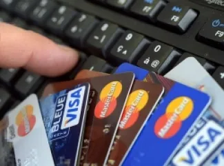 أعلى مستوى لديون بطائق الائتمان في أمريكا بلغ 1.277 تريليون نهاية عام 2025