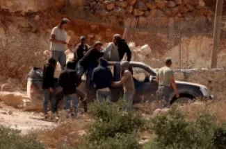 مستوطنون يحاصرون منازل فلسطينيين لليوم الثالث على التوالي في قرية قصرة جنوبي نابلس