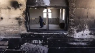 مسجد الرحمة الذي تعرض للحرق والتخريب على يد مستوطنين إسرائيليين في بلدة قصرة جنوبي مدينة نابلس بالضفة الغربية