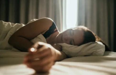 لا داعي للشعور بالذنب.. النوم لساعات أطول في عطلة نهاية الأسبوع يحمي قلبك