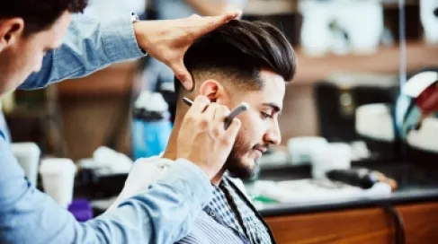 نقيب الحلاقين الأردنيين: لا تسعيرة موحدة ولا عطلة ولا ساعات محددة