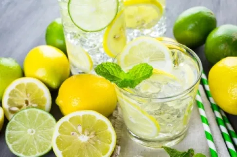 خل التفاح أم ماء الليمون.. أيهما أفضل لصحة الأمعاء؟