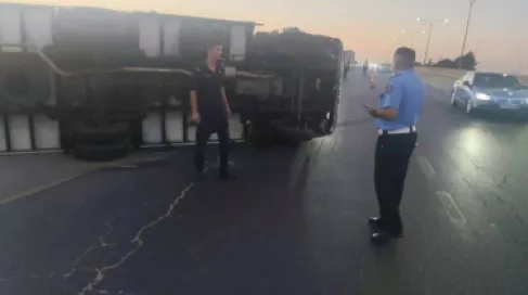 حادث تدهور على طريق المطار.. والدوريات الخارجية تحذر السائقين