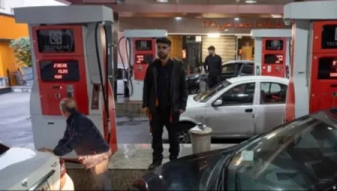 ما وراء طوابير البنزين في إيران.. أزمات تتجاوز نقص الوقود