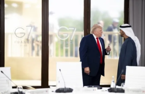 ترمب وبن زايد يبحثان هاتفيا تطورات الشرق الأوسط