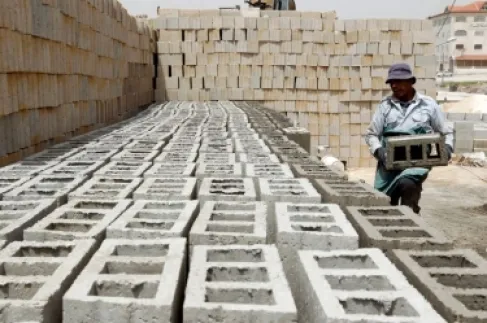 وزير العمل للسفير المصري : فرصة أخيرة للعمالة المخالفة لتصويب أوضاعها