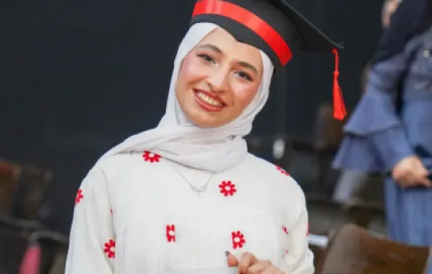 مها.. من اللجوء والانقطاع عن الدراسة إلى التفوق بالتوجيهي بالأردن