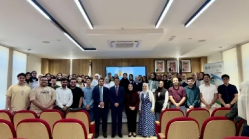كلية الصيدلة في جامعة الزيتونة الأردنية تنظّم محاضرة علمية حول البشرة وطرق العناية بها