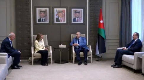 القاضي يتسلم نسخة من التقرير السنوي لحالة حقوق الإنسان في المملكة