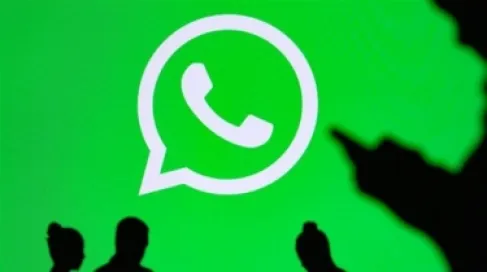 علم النفس يحلل مجموعات واتساب.. كيف تؤثر التكتلات الافتراضية فينا؟