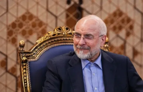 تهديد مبطن أم تحذير اقتصادي؟.. قاليباف لبيسنت: استعدوا للإقلاع