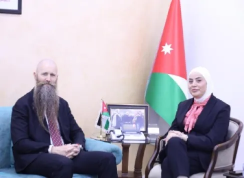 بني مصطفى والسفير الأمريكي يبحثان مجالات الحماية ومبادرات تمكين المرأة