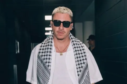 المغني الأمريكي ماكلمور يهتف لفلسطين ويواجه هجوما إسرائيليا