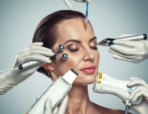 ضبط عيادة تجميل غير مرخصة داخل نادي رياضي في عمان - صور