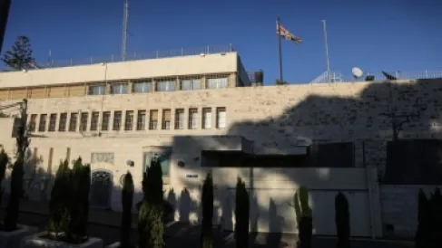 إسرائيل تصعّد ضد بريطانيا: إغلاق القنصلية في القدس ومنع كوربين و11 نائبًا من دخول أراضيها