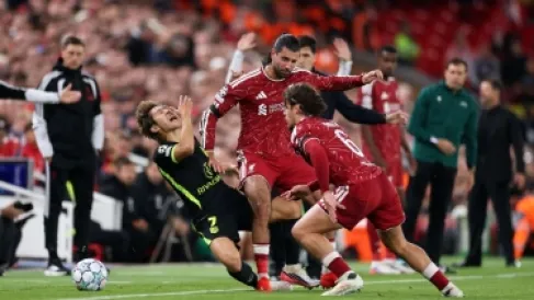 ليفربول يقلب الطاولة على أتلتيكو في مباراة مثيرة - فيديو