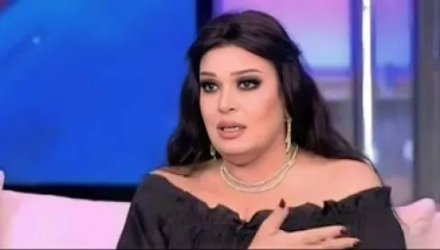 فيفي عبده تكشف تفاصيل كسر ساقها داخل المنزل.. لماذا رفضت الجراحة؟