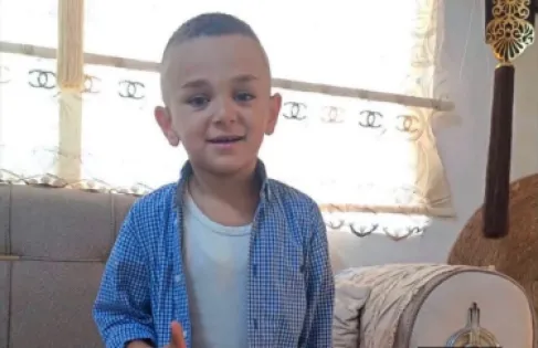ذوو الطفل إلياس يصفحون عن سائقة الحافلة  - تفاصيل العطوة