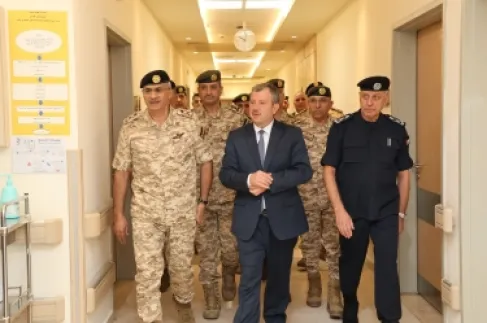 مديرو الأجهزة الأمنية يزورون مصابي خدمة العلم ويقدمون واجب العزاء لذوي المتوفين