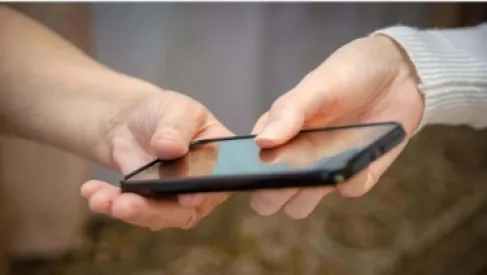 في حال استخدمه غيرك .. افحص هذا الإعداد في هاتفك فورا