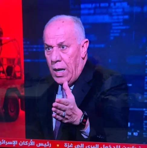 اللواء فايز الدويري يعلن انتهاء ارتباطه بقناة الجزيرة