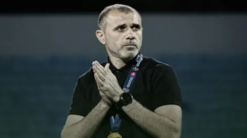 خماسية الجزيرة تعجّل بالقرار.. الحسين ينهي مهمة أحمد هايل