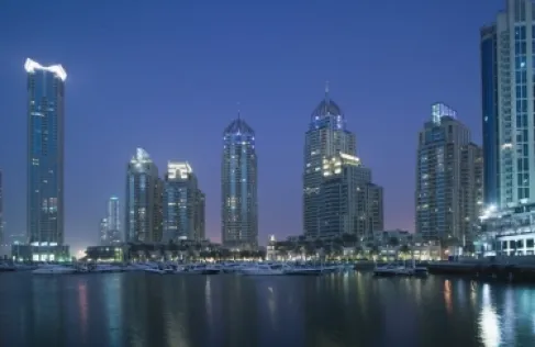 انخفاض عدد السياح في دبي بنسبة 44%