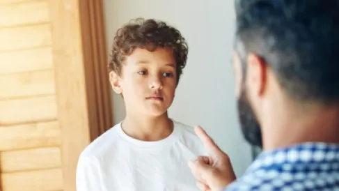 8 علامات تكشف أنك عانيت من محاباة الوالدين بطفولتك.. وترافقك حتى البلوغ