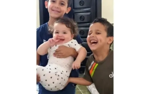 والدة الأطفال الذين توفوا بحريق بالزرقاء تنعاهم بكلمات مؤثرة - فيديو