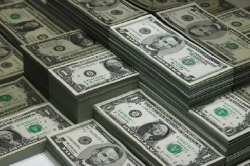 عائد السندات الأمريكية يتجاوز 5% للمرة الأولى منذ 2023