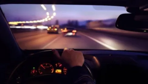 بسبب الكحول.. القبض على فتاة بعد الاعتداء على سائق نقل ذكي في مصر