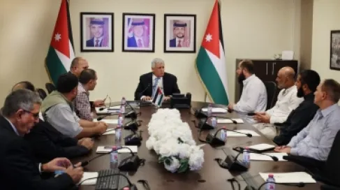 الحكومة: نعمل على إيجاد حلول للتحديات التي تواجه قطاع البضائع