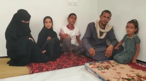 (تترك بيتك لتذهب للشارع، في ليلة وضحاها تفقد كل شيء) حين تتحول الحياة في اليمن إلى رحلة نجاة