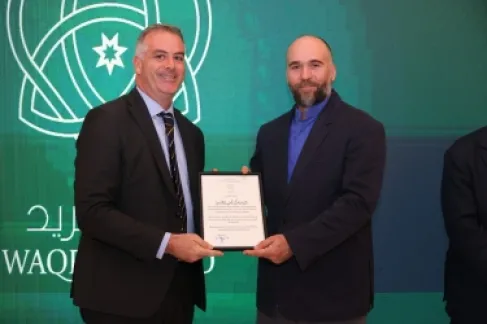 الأمير هاشم بن الحسين يكرّم أمنية تقديراً لشراكتها مع وقف ثريد وإسهاماتها في دعم رسالته الإنسانية