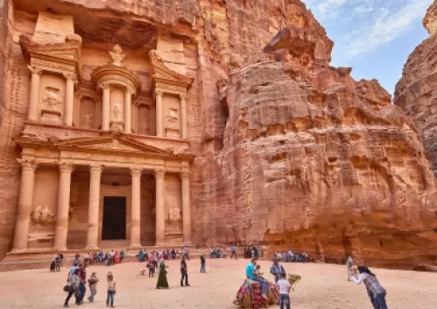 الدخل السياحي الأردني يرتفع الى 1.1 مليار دولار حتى آب