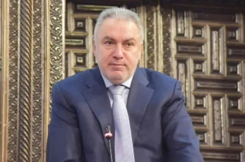 سورية.. مداهمة وتفتيش منزل رجل الأعمال محمد حمشو