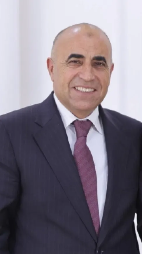 تهنئة للدكتور ماجد حامد العضايلة بمناسبة تعيينه عميدا لكلية الآداب في مؤتة