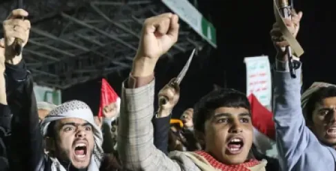 باب المندب: كيف وصل الحوثيون إلى مكمن الضعف الإستراتيجي للسعودية؟