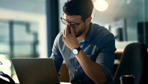 الإرهاق في العمل.. 4 عادات يومية تستنزف صحتك النفسية