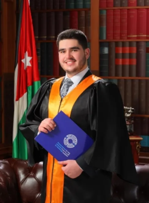عمر  الطراونة.. مبارك التخرج