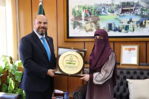 جامعة اليرموك تكرم الطالبة أميرة الطاهات لحفظها القرآن الكريم