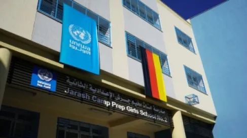 الأونروا تدشن مدارس في مخيم جرش ومحطة للطاقة الشمسية في عمّان