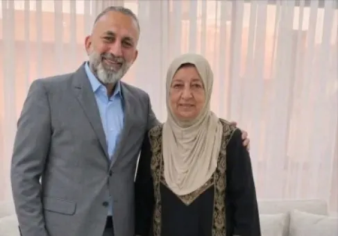 منسف العزاء يتحول لمنح جامعية .. مبادرة لافتة في عزاء والدة بشار حوامدة