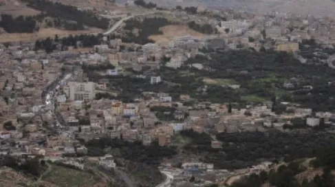 محافظ الطفيلة: تسريع إجراءات معالجة البؤر المعرضة للسيول والانجرافات