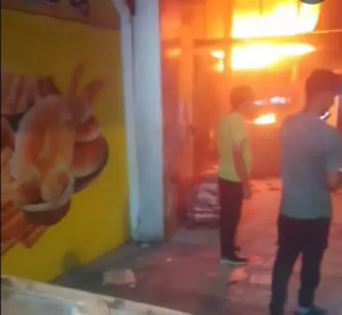 حريق داخل مطعم جنوبي إربد.. والدفاع المدني يتعامل مع الحادثة