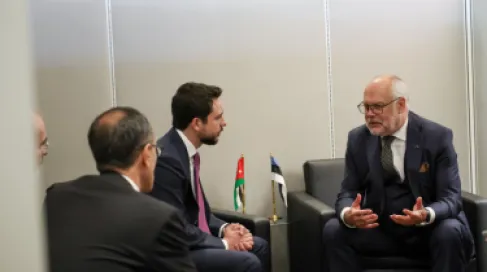 ولي العهد يبحث مع رئيس أستونيا سبل تعزيز التعاون