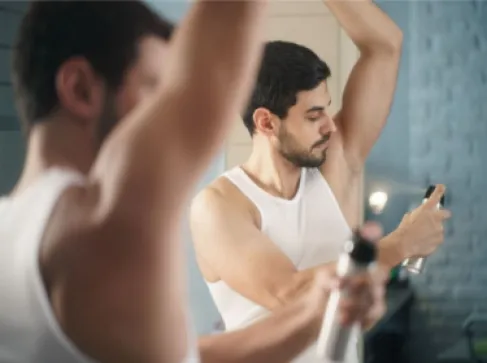 أفضل وقت لاستخدام مزيل العرق أو مضاد التعرق