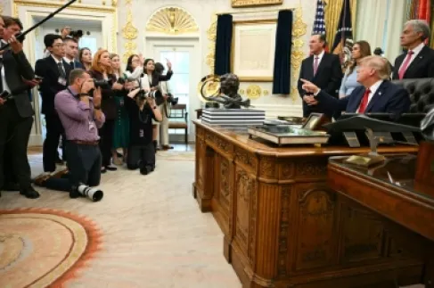 وزارة العدل الأمريكية تجيز لترمب منع وسائل إعلام من دخول البيت الأبيض